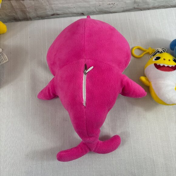 Pinkfong Baby Shark Mommy Daddy Plush Lot - Picture 5 of 7